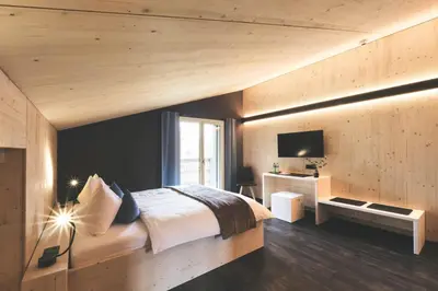 Ein Bett oder Betten in einem Zimmer der Unterkunft Frutigresort