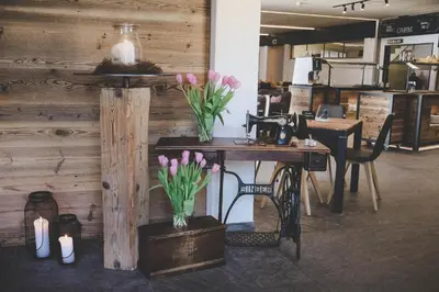 Ein Restaurant oder anderes Speiselokal in der Unterkunft Frutigresort