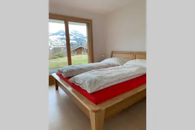 Ein Bett oder Betten in einem Zimmer der Unterkunft Région de GSTAAD, charmant chalet duplex de 80m2