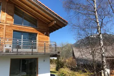 Ein allgemeiner Bergblick oder ein Berglick von der Ferienwohnung aus