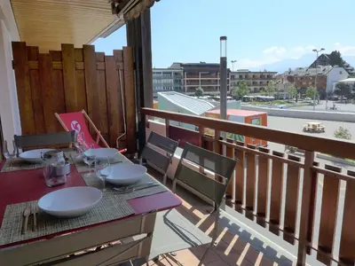 Ein Balkon oder eine Terrasse in der Unterkunft Apartment Miremont B7 by Interhome