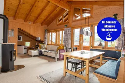 Ein Sitzbereich in der Unterkunft Loft Erlebnis Adelboden