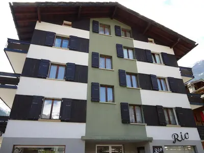 Das Gebäude in dem sich die Ferienwohnung befindet