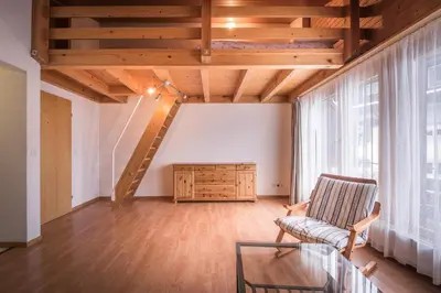 Ein Sitzbereich in der Unterkunft Central Wengen Wonderland: Mezzanine Studio for 4