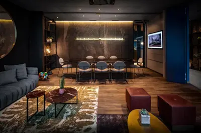 Ein Sitzbereich in der Unterkunft Baxter Hotel