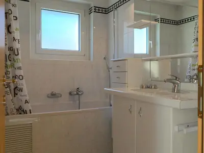Ein Badezimmer in der Unterkunft Apartment St- Bernhard by Interhome