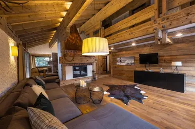 Ein Sitzbereich in der Unterkunft Villa Alpenhof