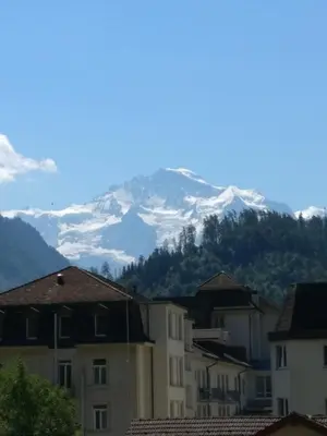 Ein allgemeiner Bergblick oder ein Berglick von der Ferienwohnung aus