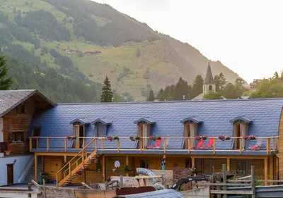 Ein allgemeiner Bergblick oder ein Berglick von des Bed & Breakfasts aus