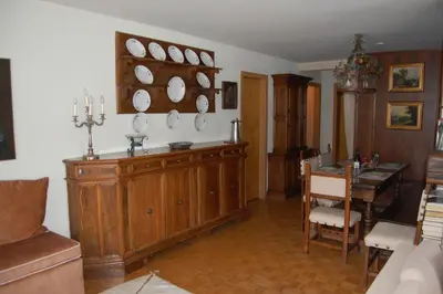 Ein Sitzbereich in der Unterkunft CRANS MONTANA LE REGENT APPARTEMENT