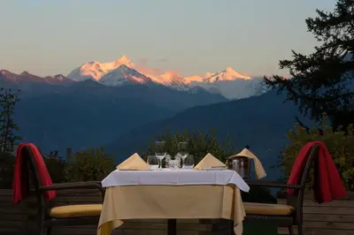Ein allgemeiner Bergblick oder ein Berglick von des Hotels aus