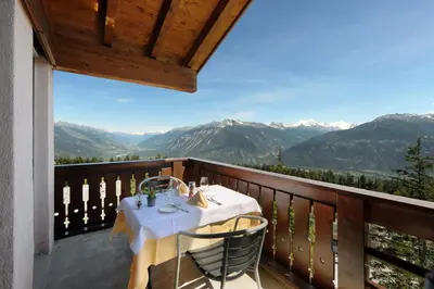 Ein allgemeiner Bergblick oder ein Berglick von des Hotels aus