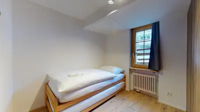 Ein Bett oder Betten in einem Zimmer der Unterkunft Haus Marietta - Leukerbad