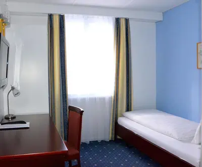 Ein Bett oder Betten in einem Zimmer der Unterkunft Hotel Weisses Kreuz
