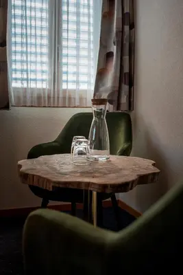 Ein Sitzbereich in der Unterkunft Kulinarik & Geniesser Hôtel STRAUSS
