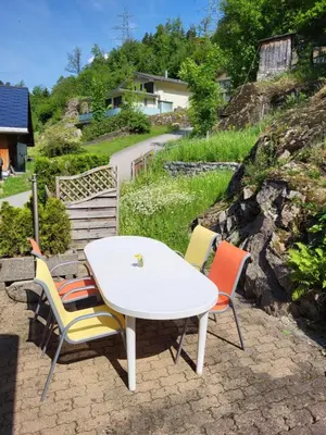 Ein Garten an der Unterkunft Chalet Am Fels