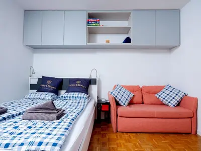 Ein Bett oder Betten in einem Zimmer der Unterkunft Cozy modern Studio super location feels like home