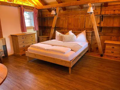 Ein Bett oder Betten in einem Zimmer der Unterkunft Hotel Jägerstübli Grindelwald