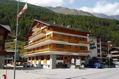 Ein allgemeiner Bergblick oder ein Berglick von des Hotels aus