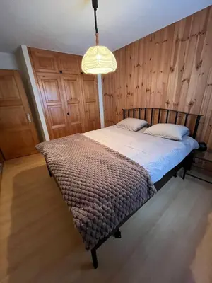 Ein Bett oder Betten in einem Zimmer der Unterkunft L'Hérensarde, bel appartement avec jardin-terrasse et garage