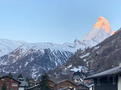 Ein allgemeiner Bergblick oder ein Berglick von der Ferienwohnung aus