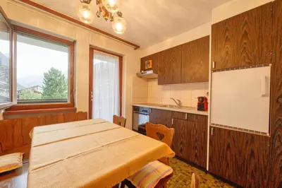 Küche/Küchenzeile in der Unterkunft Two Bedroom Apartment - Matterhorn view