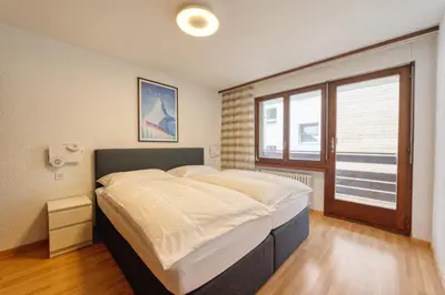 Ein Bett oder Betten in einem Zimmer der Unterkunft Two Bedroom Apartment - Matterhorn view