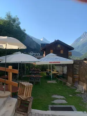 Ein allgemeiner Bergblick oder ein Berglick von des Hotels aus