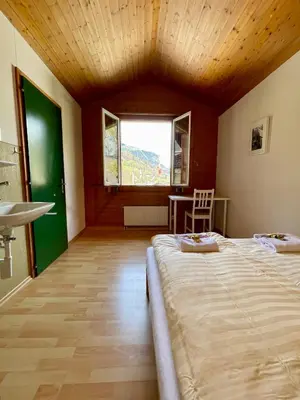 Ein Bett oder Betten in einem Zimmer der Unterkunft Alpine Base Hostel - Adults only