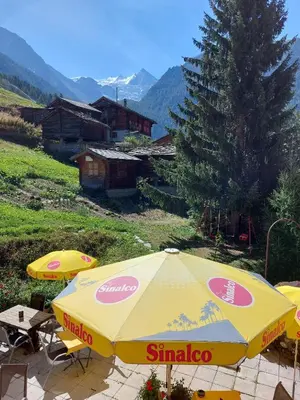 Ein allgemeiner Bergblick oder ein Berglick von des Bed & Breakfasts aus