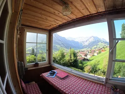 Ein allgemeiner Bergblick oder ein Berglick von der Ferienwohnung aus