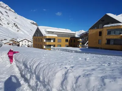 Realp-Andermatt 3,5 locali giardino privato In mezzo la natura, spettacolare per appassionati montanbike, pesca ecc In inverno fai sci di fondo dal giardino e con il treno davanti a casa si raggiunge in 5min il comprensorio scistico di Andermatt im Winter