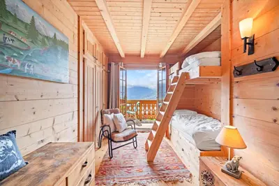 Ein Bett oder Betten in einem Zimmer der Unterkunft Chalet familial traditionnel