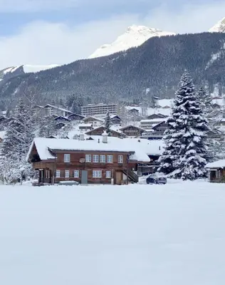 Comfortable chalet close to ski slopes im Winter