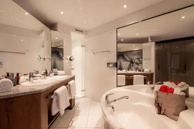 Ein Badezimmer in der Unterkunft Walliserhof Grand-Hotel & Spa Relais & Châteaux