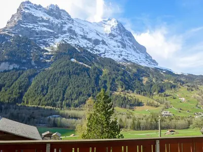Ein allgemeiner Bergblick oder ein Berglick von des Ferienhauses aus