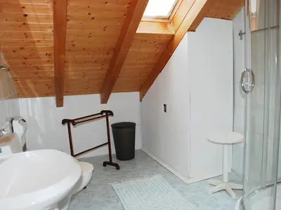 Ein Badezimmer in der Unterkunft Apartment Strecce 1 by Interhome