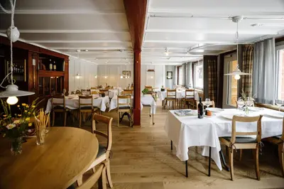Ein Restaurant oder anderes Speiselokal in der Unterkunft Hotel PINTE