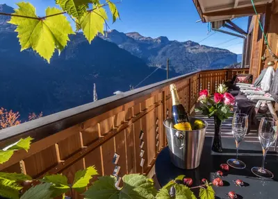 Ein allgemeiner Bergblick oder ein Berglick von der Ferienwohnung aus