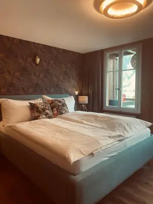 Ein Bett oder Betten in einem Zimmer der Unterkunft Boutique Hotel Bellevue B&B am Brienzersee Iseltwald Interlaken