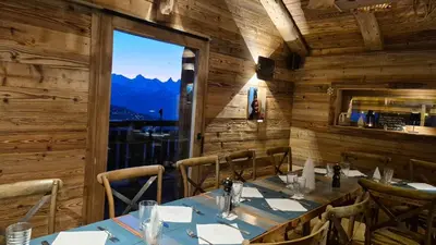Ein allgemeiner Bergblick oder ein Berglick von des Ferienhauses aus