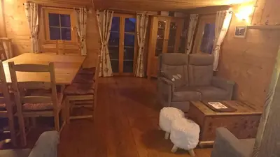 Ein Sitzbereich in der Unterkunft Gîte l'Ermitage