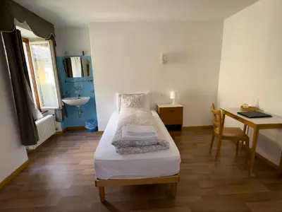 Ein Bett oder Betten in einem Zimmer der Unterkunft Hotel Des Alpes - Restaurant & Pizzeria