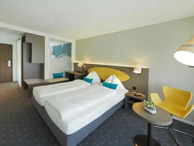 Ein Bett oder Betten in einem Zimmer der Unterkunft Hotel Holiday Thun
