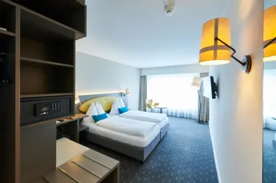 Ein Bett oder Betten in einem Zimmer der Unterkunft Hotel Holiday Thun