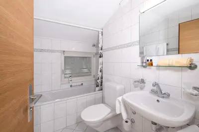 Ein Badezimmer in der Unterkunft Mountain Apartments Zermatt Nr 10