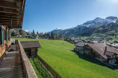 Ein allgemeiner Bergblick oder ein Berglick von der Ferienwohnung aus