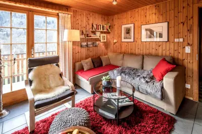 Ein Sitzbereich in der Unterkunft Chalet Annabelle