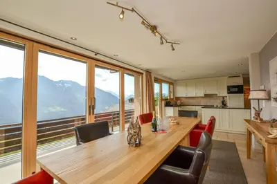 Ein allgemeiner Bergblick oder ein Berglick von der Ferienwohnung aus