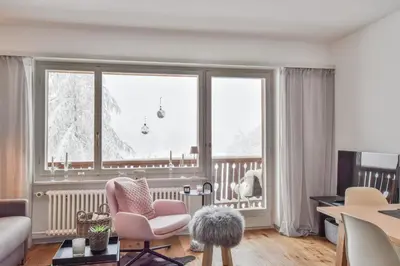 Ein Sitzbereich in der Unterkunft Valaisia 124
